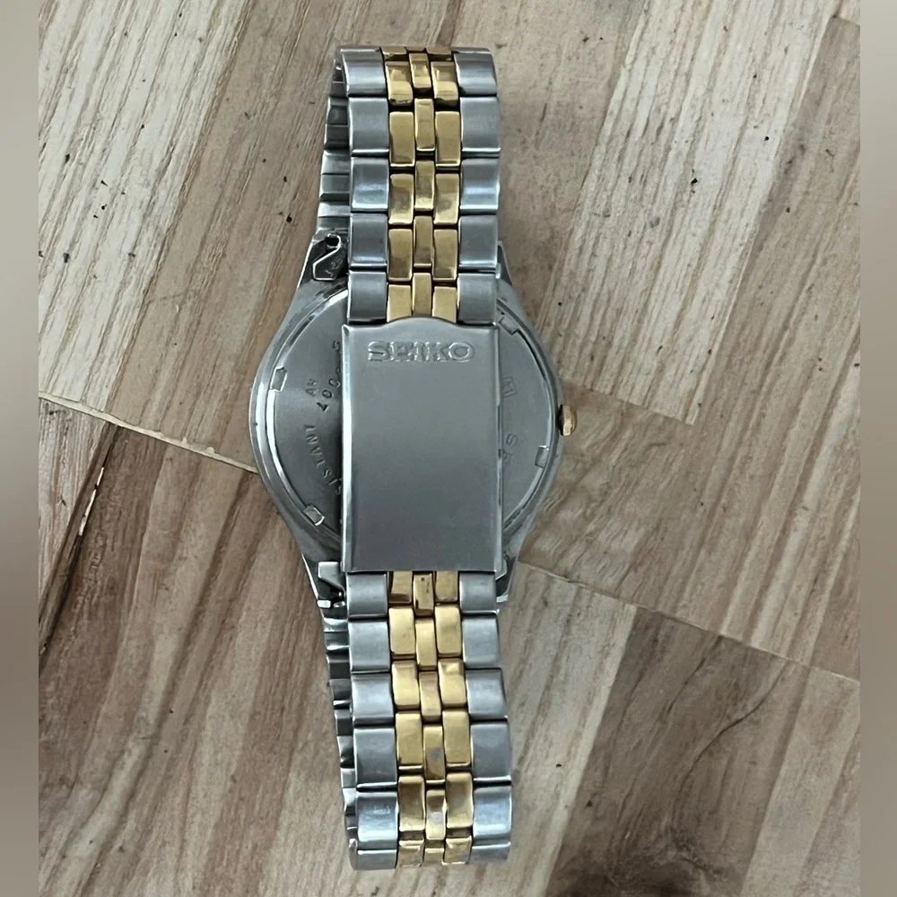 Seiko SQ Vintage Men’s Watch Gray Dial Two-Tone Bracelet Day Date Windows